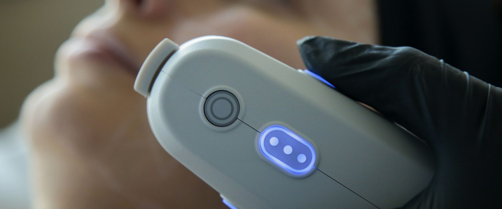 Guida ecografica e ultrasuoni viso microfocalizzati: ringiovanire senza invasività